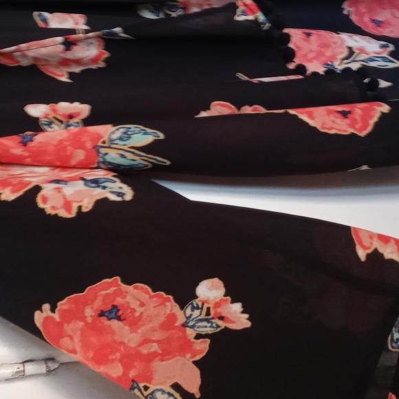 Casual lightweight cover up - Picture 2 of 8